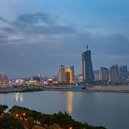 Hotel Crowne Plaza Macau By Ihg Exteriér fotografie Nanhai skyline
