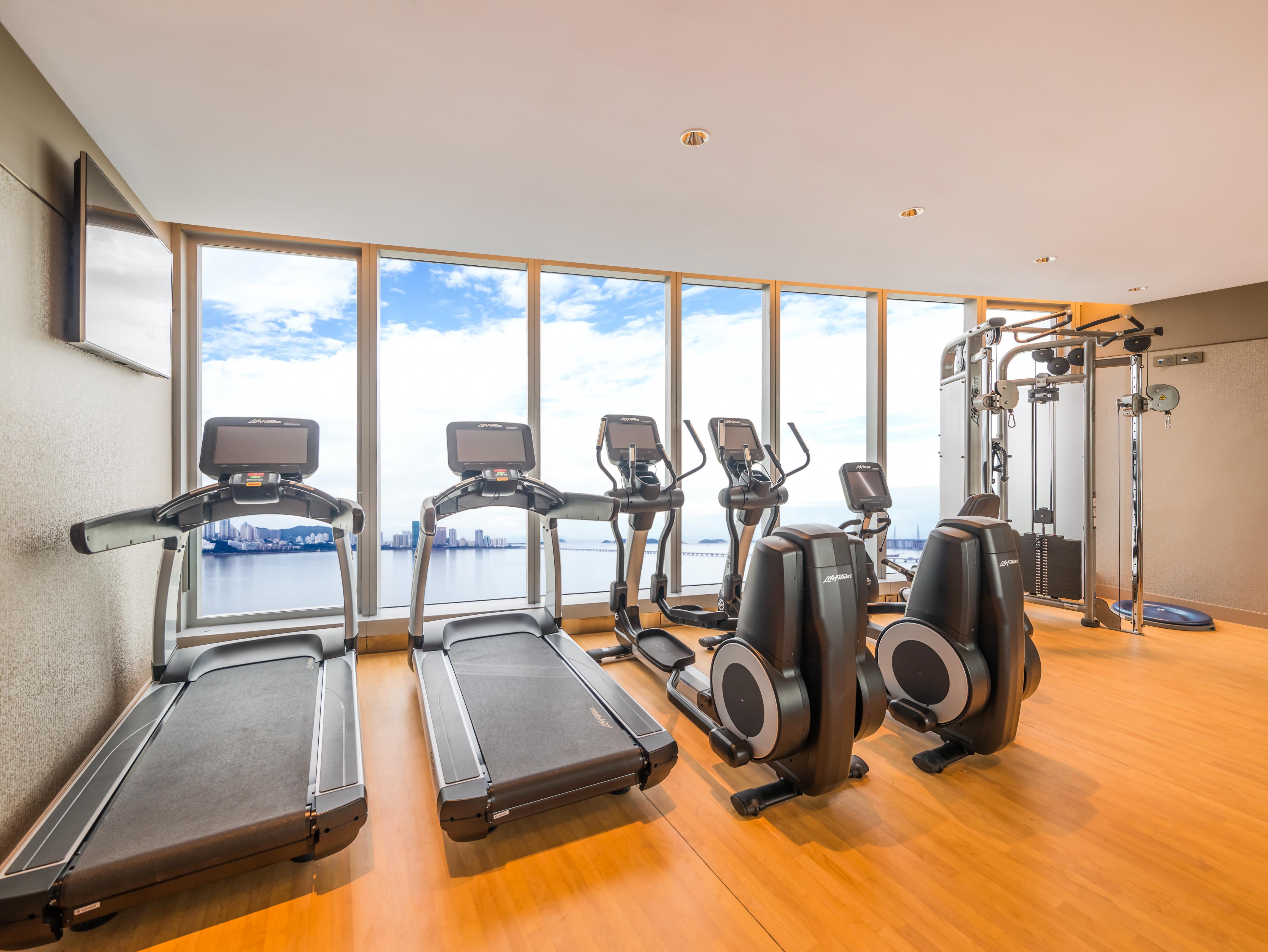 Hotel Crowne Plaza Macau By Ihg Exteriér fotografie The gym at the hotel